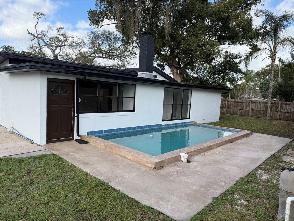 Image 17 of property listing at 4235 EDGEWATER DRIVE, Orlando, FL 32804