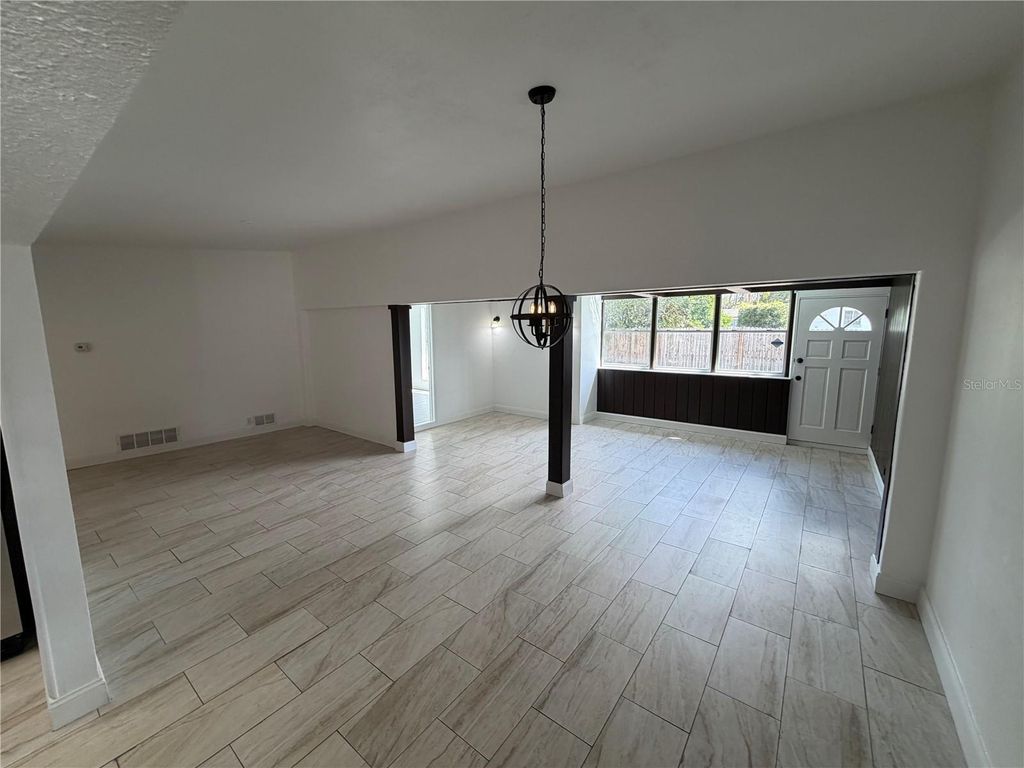 Image 5 of property listing at 4235 EDGEWATER DRIVE, Orlando, FL 32804