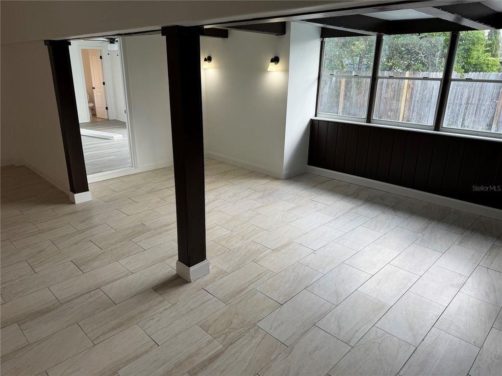 Image 7 of property listing at 4235 EDGEWATER DRIVE, Orlando, FL 32804