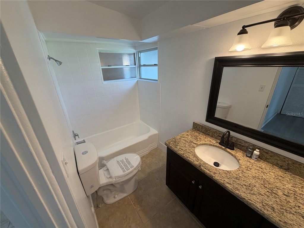 Image 9 of property listing at 4235 EDGEWATER DRIVE, Orlando, FL 32804