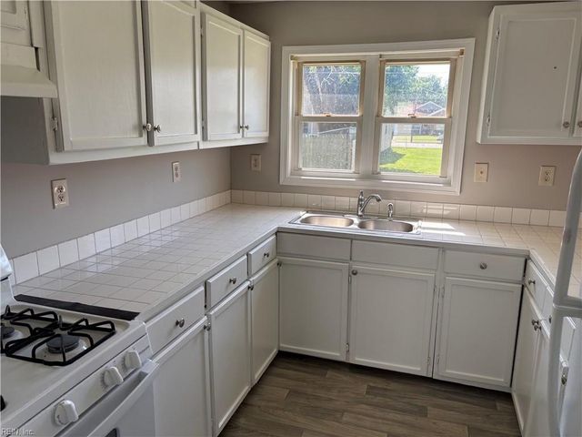 1112 36 ST, Newport News, VA 23607