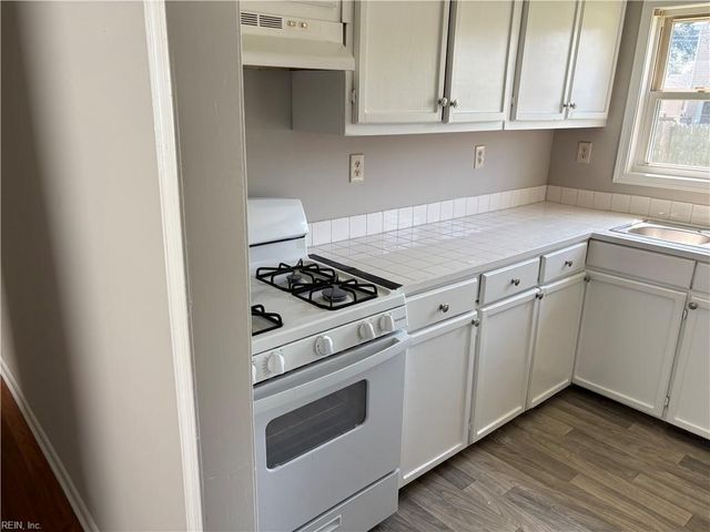 1112 36 ST, Newport News, VA 23607