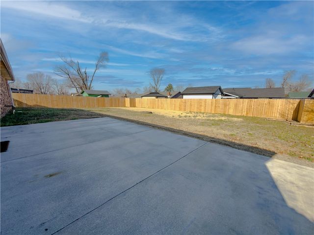 2713 W Fir Street, Rogers, AR 72758