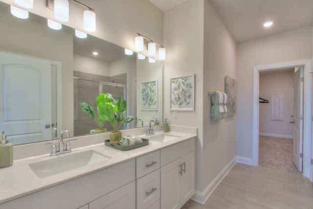 1780 Flora Grv, Hermitage, TN 37076