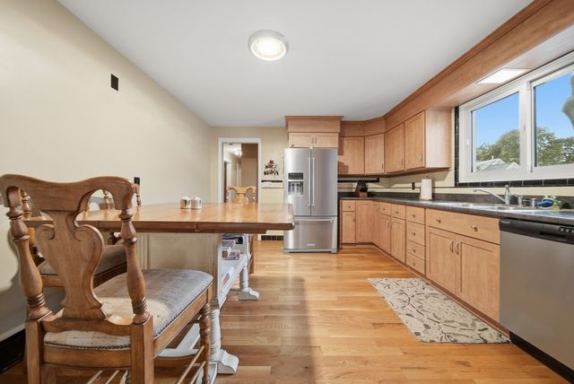 74 Plimpton Ave, Norwood, MA 02062