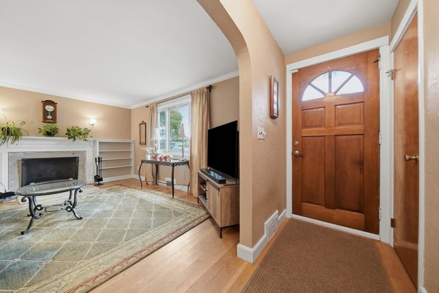 74 Plimpton Ave, Norwood, MA 02062