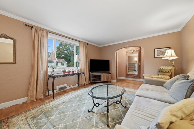 74 Plimpton Ave, Norwood, MA 02062