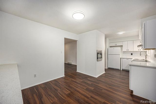 20931 Robinwood Street, Farmington, MI 48336