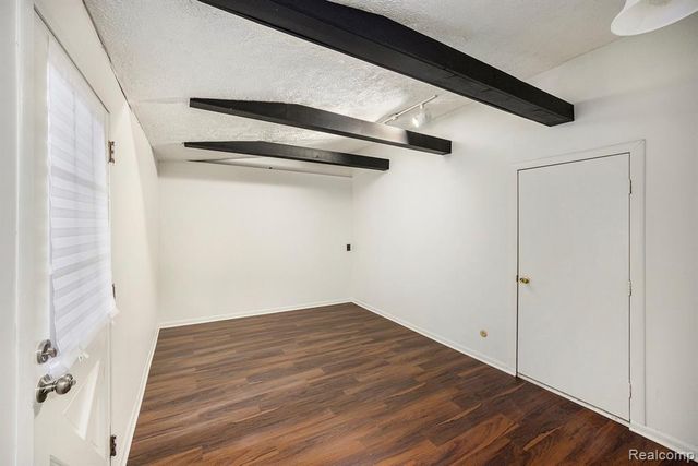 20931 Robinwood Street, Farmington, MI 48336