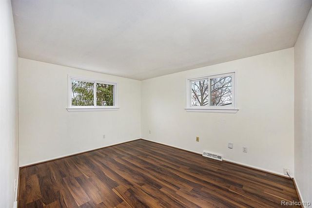 20931 Robinwood Street, Farmington, MI 48336