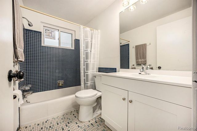 20931 Robinwood Street, Farmington, MI 48336