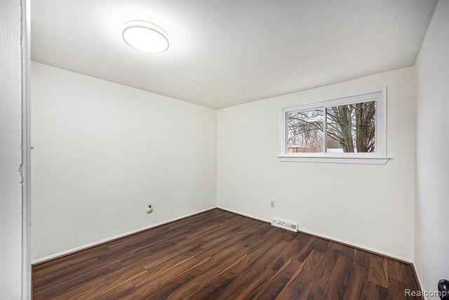 20931 Robinwood Street, Farmington, MI 48336