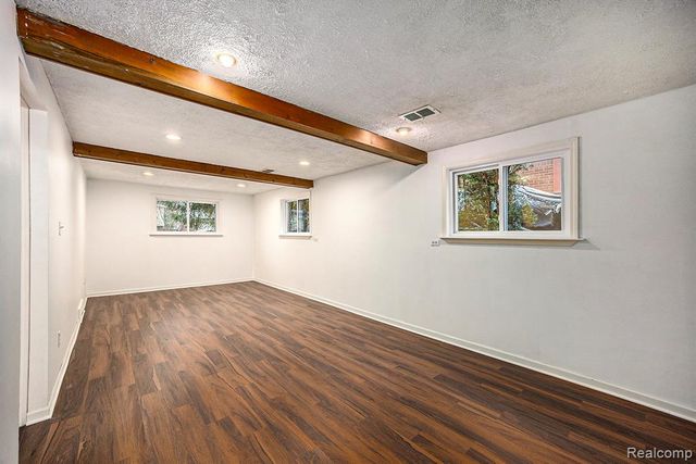 20931 Robinwood Street, Farmington, MI 48336