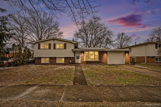 20931 Robinwood Street, Farmington, MI 48336