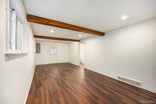 20931 Robinwood Street, Farmington, MI 48336