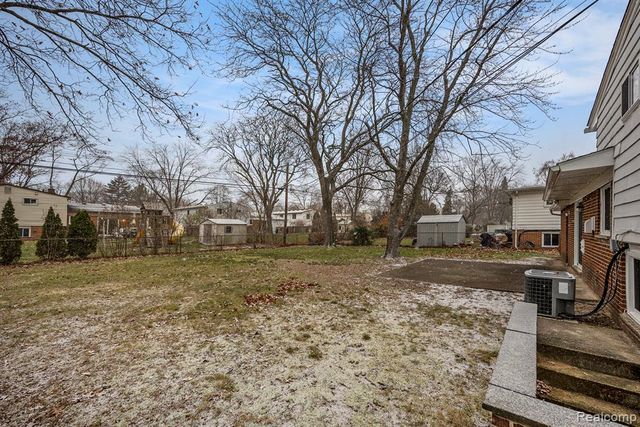 20931 Robinwood Street, Farmington, MI 48336