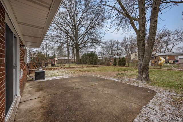 20931 Robinwood Street, Farmington, MI 48336