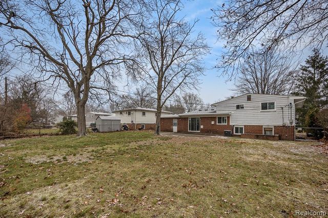 20931 Robinwood Street, Farmington, MI 48336