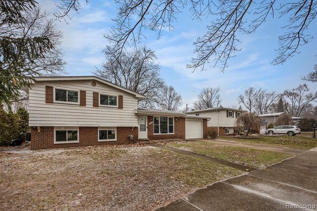 20931 Robinwood Street, Farmington, MI 48336