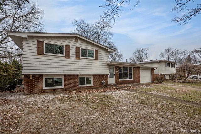 20931 Robinwood Street, Farmington, MI 48336