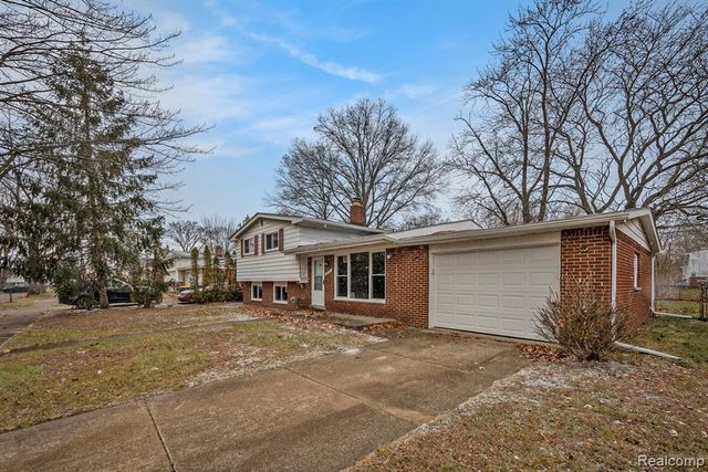 20931 Robinwood Street, Farmington, MI 48336