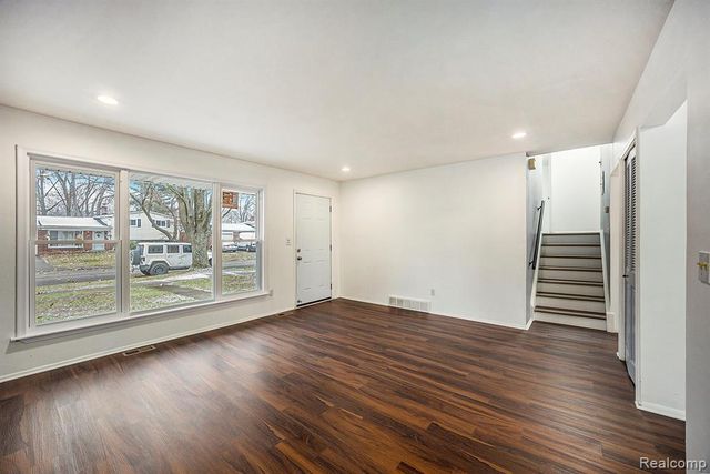 20931 Robinwood Street, Farmington, MI 48336