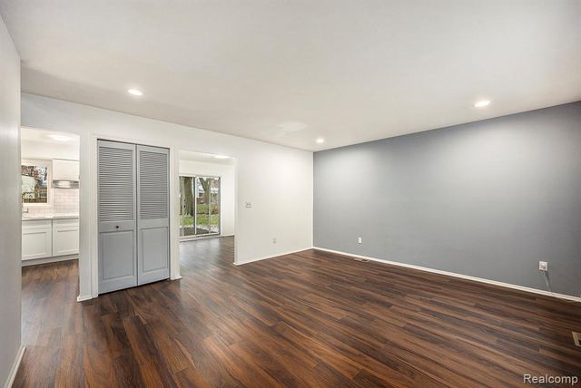 20931 Robinwood Street, Farmington, MI 48336