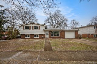 20931 Robinwood Street, Farmington, MI 48336