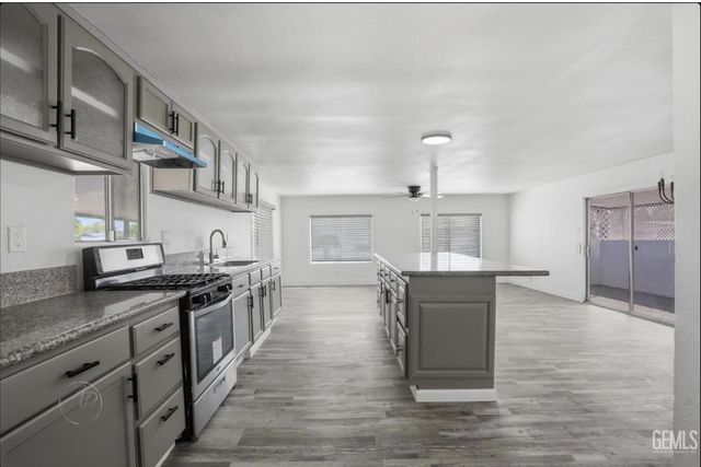 420 Oswell Street 37, Bakersfield, CA 93307