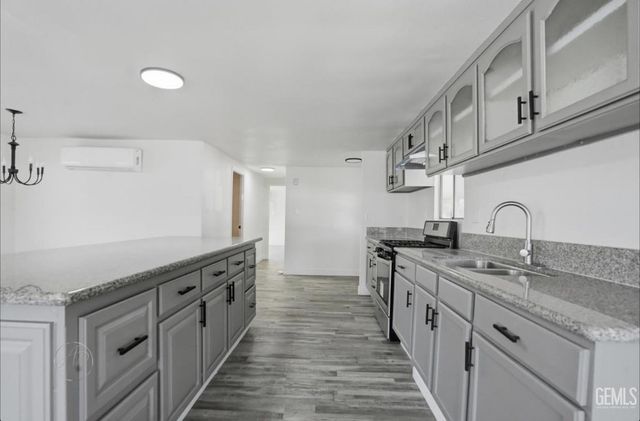 420 Oswell Street 37, Bakersfield, CA 93307