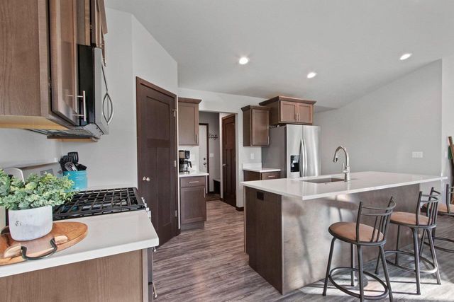 537 GOLF SIDE COURT, Hortonville, WI 84944