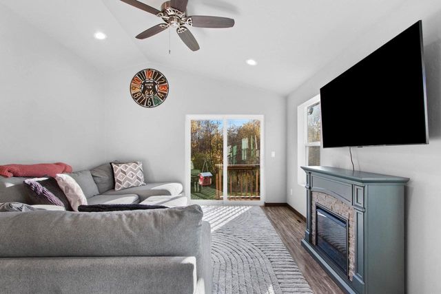 537 GOLF SIDE COURT, Hortonville, WI 84944