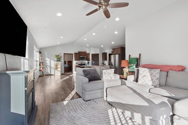 537 GOLF SIDE COURT, Hortonville, WI 84944