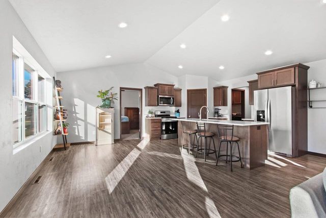 537 GOLF SIDE COURT, Hortonville, WI 84944