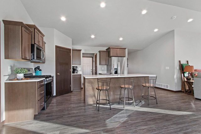 537 GOLF SIDE COURT, Hortonville, WI 84944