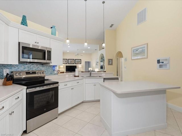 6670 Huntley LN N, Naples, FL 34104