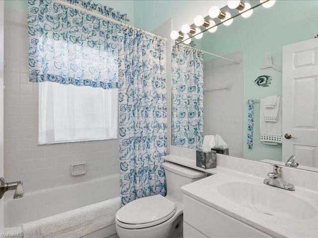 6670 Huntley LN N, Naples, FL 34104