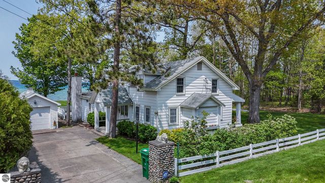 5882 Crystal Beach Road, Rapid City, MI 49676