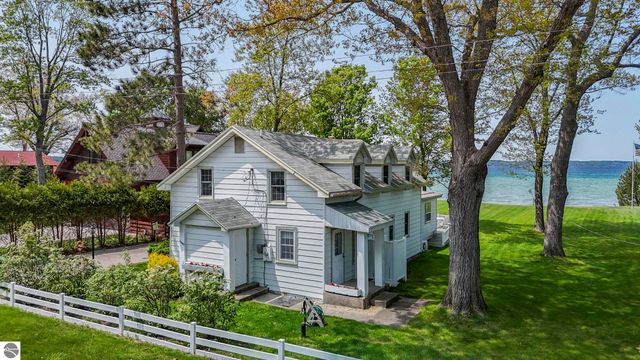 5882 Crystal Beach Road, Rapid City, MI 49676