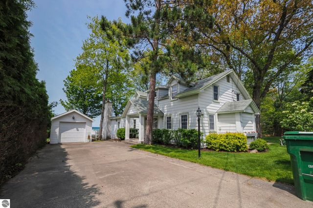 5882 Crystal Beach Road, Rapid City, MI 49676