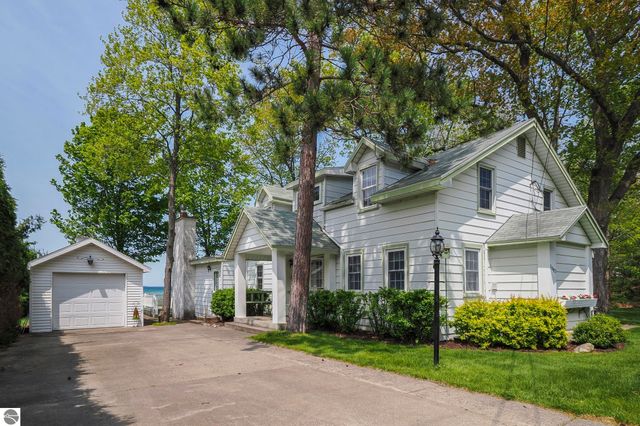 5882 Crystal Beach Road, Rapid City, MI 49676