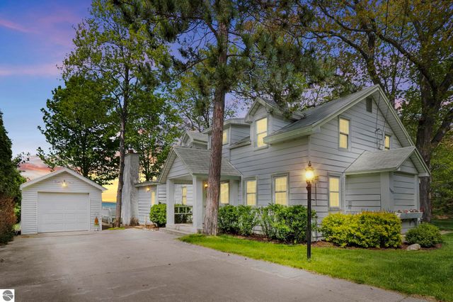 5882 Crystal Beach Road, Rapid City, MI 49676