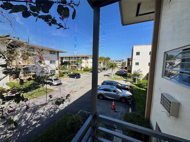 16900 NE 14th Ave 214, Miami, FL 33162