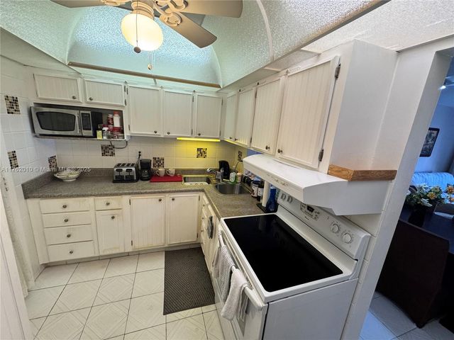 16900 NE 14th Ave 214, Miami, FL 33162