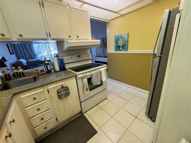 16900 NE 14th Ave 214, Miami, FL 33162