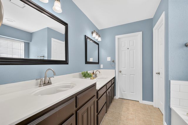 2724 Winterlake Drive, Carrollton, TX 75006