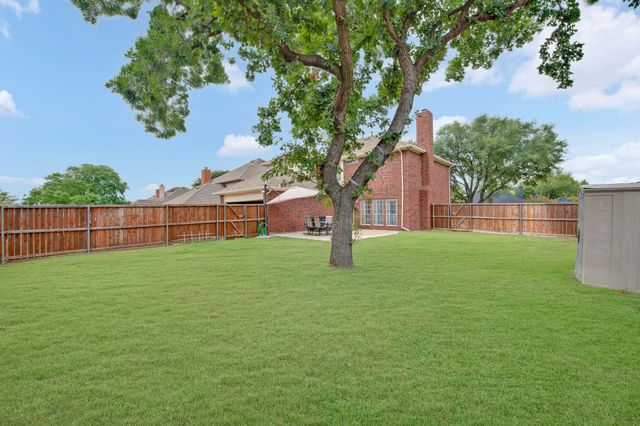 2724 Winterlake Drive, Carrollton, TX 75006