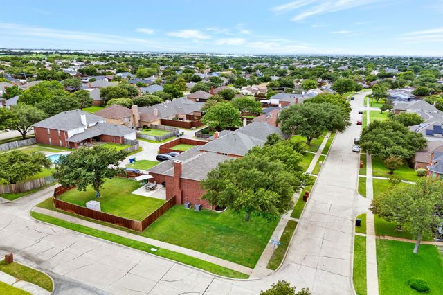 2724 Winterlake Drive, Carrollton, TX 75006