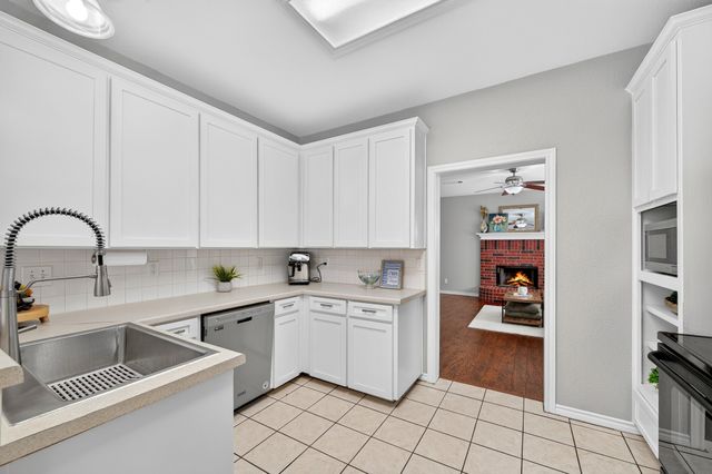 2724 Winterlake Drive, Carrollton, TX 75006