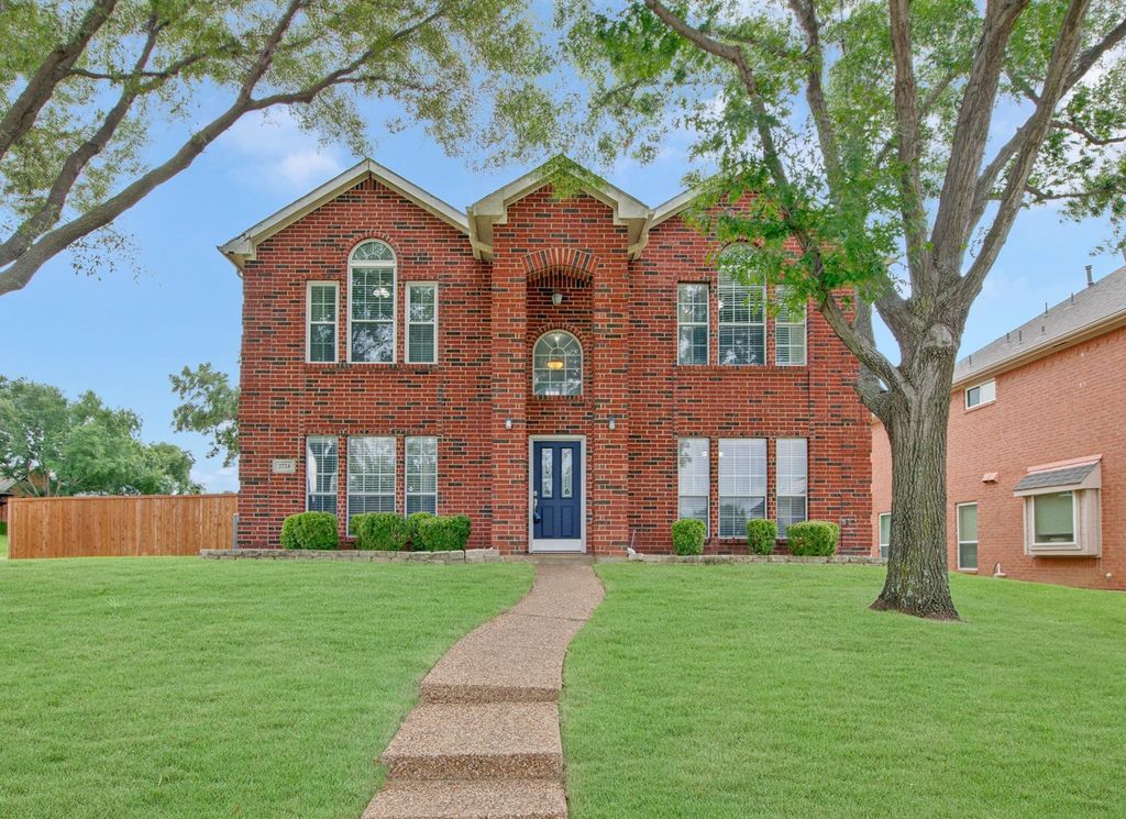 2724 Winterlake Drive, Carrollton, TX 75006